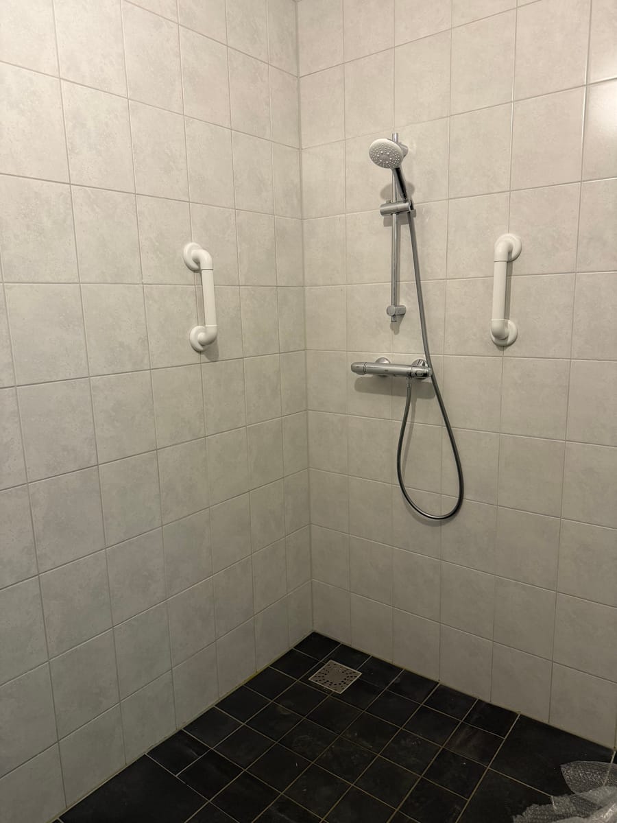 Plaatsing douchescherm — Voor