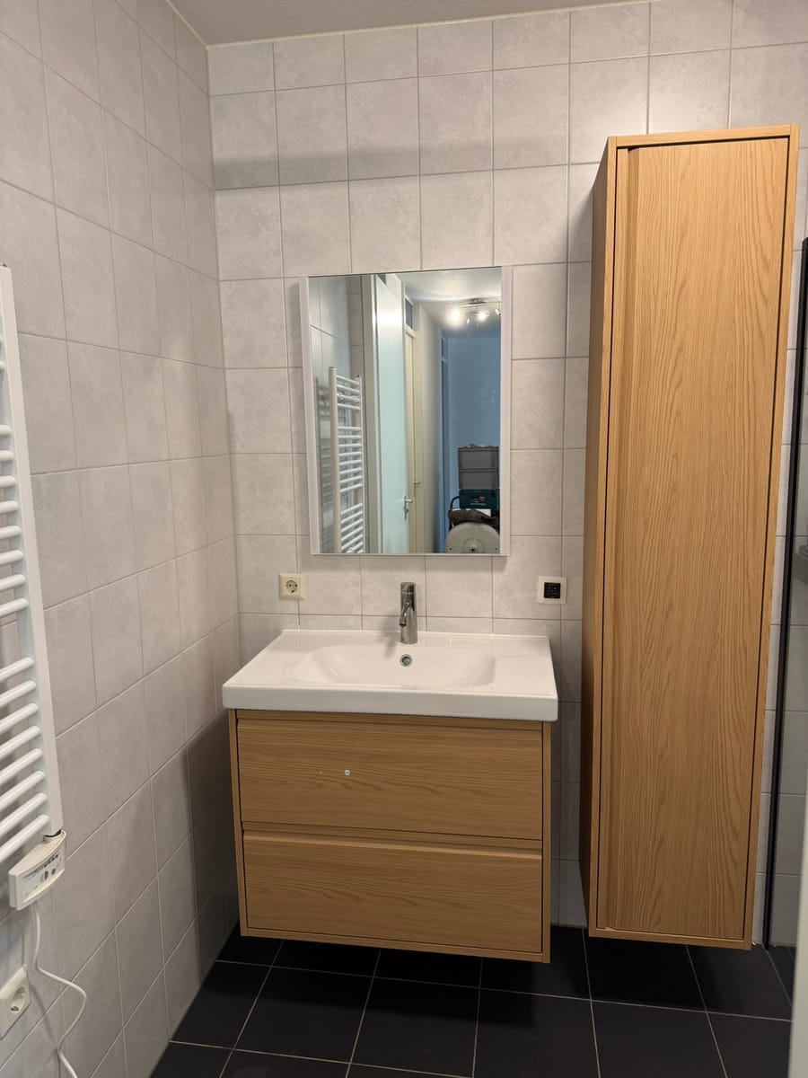 Plaatsing douchescherm en meubel in Zoetermeer — projectfoto 1