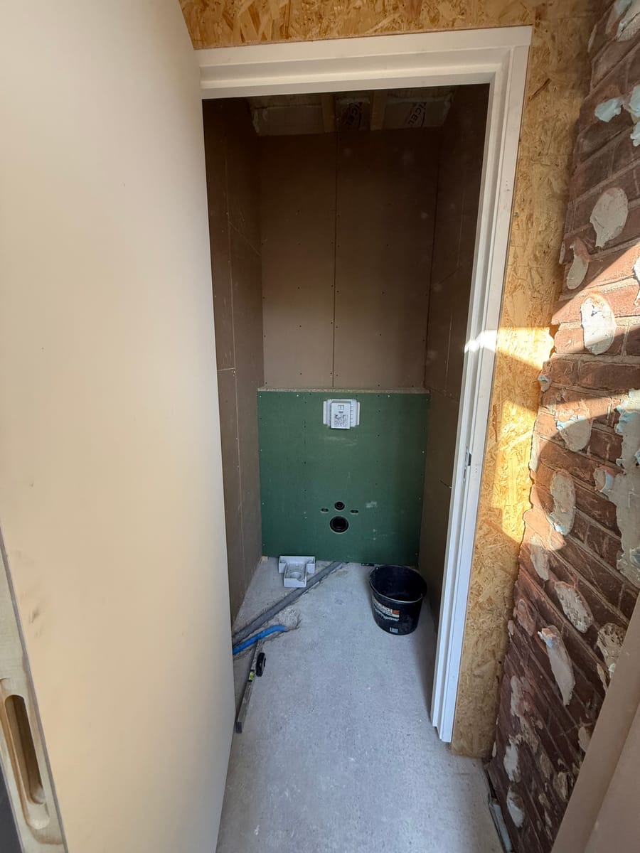 Toilet renovatie — Voor